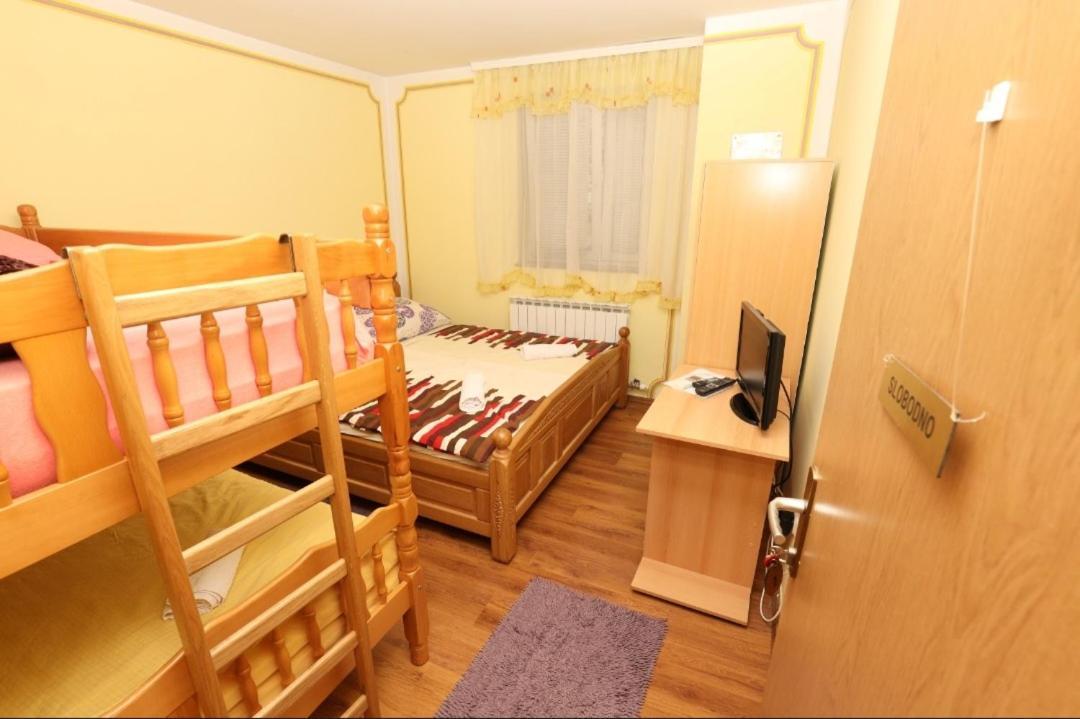 Rooms Odmaraliste Jablan Сень Екстер'єр фото
