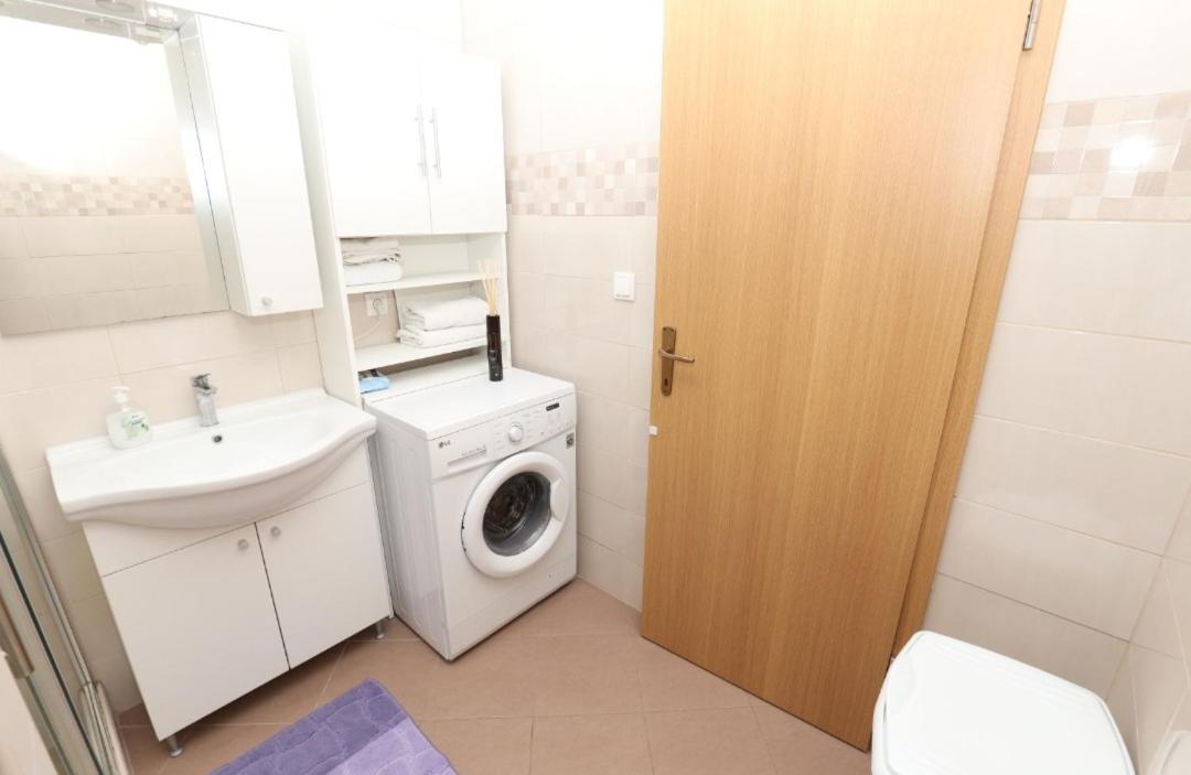 Rooms Odmaraliste Jablan Сень Екстер'єр фото